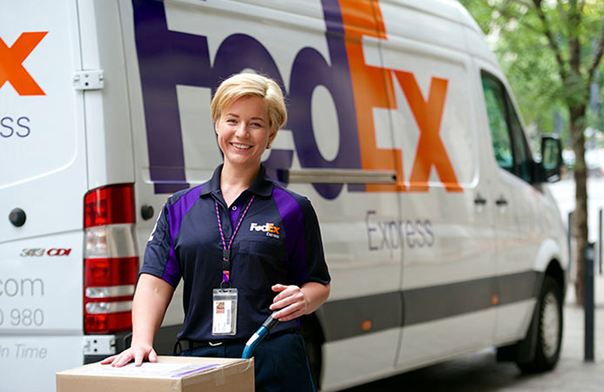 Expediere express către Romania cu FedEx facilitată de Post Express.